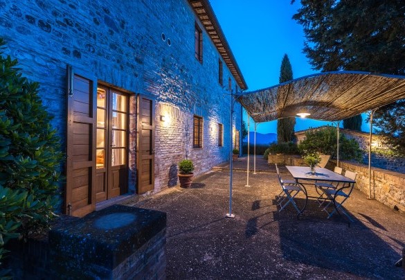 The pergola adjacent to wing No. 2 - Il Poggio alle Trese 