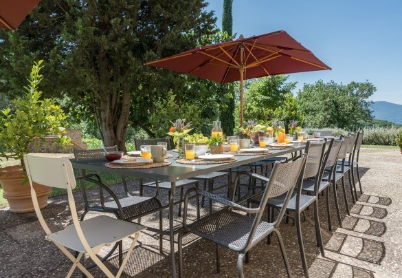  The outdoor dining area, adjacent to wing No. 1, set up with table and chairs - Il Poggio alle Trese