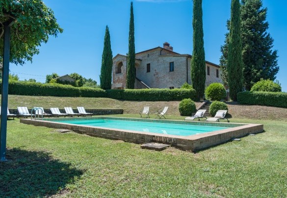Detail of the well-equipped solarium to guarantee full relaxation and privacy - Il Poggio alle Trese