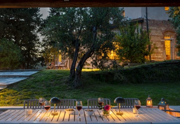 A view of the villa from the outdoor dining area - Il Poggione