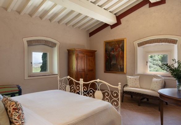 Double bedroom no. 2 with en-suite bathroom - Il Poggione