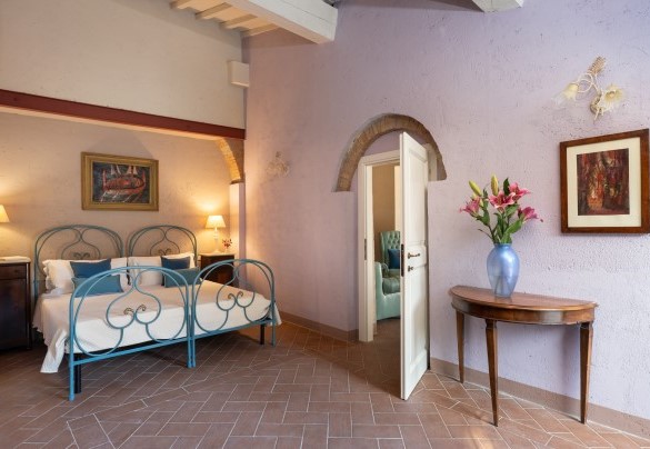 Double bedroom no. 1 on the ground floor with en-suite bathroom - Il Poggione