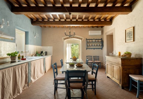 The fully equipped masonry and marble kitchen - Il Poggione