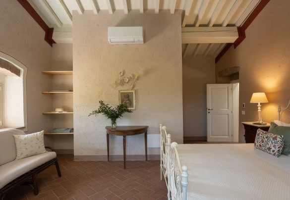 Double bedroom with king-size bed no. 2 on the first floor - Il Poggione