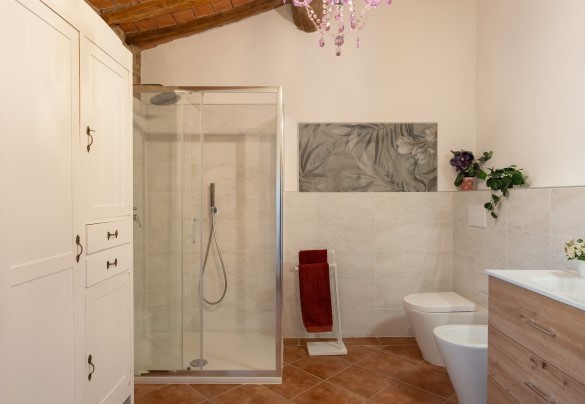 Il bagno con doccia n. 7 al primo piano – Il Pratone