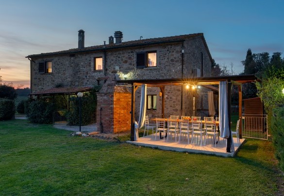 La villa è stata ristrutturata nel 1998 e mantiene intatta la sua essenza storica, la semplicità e l'autenticità del suo stile rurale – Il Pratone