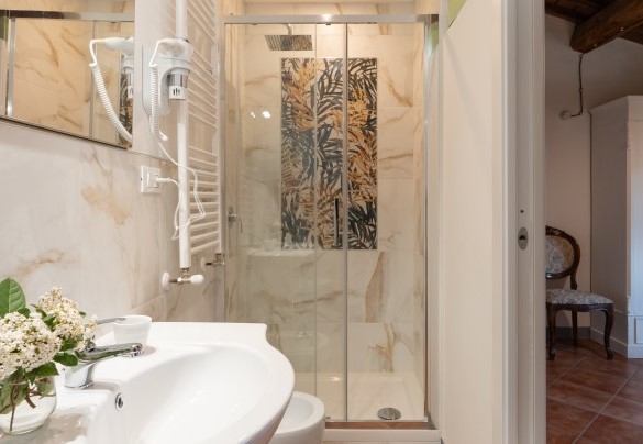 Il bagno con doccia n. 5 al primo piano – Il Pratone