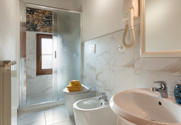 Il bagno con doccia n. 6 al primo piano – Il Pratone