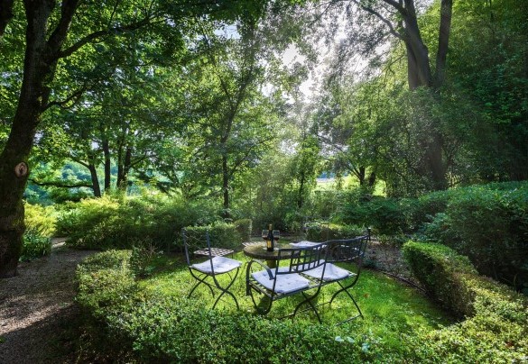 The villa owes its name to the botanical garden that characterizes it (already included among the most beautiful Italian botanical parks), designed in English style, and contemplates rare varieties of roses - Il Roseto