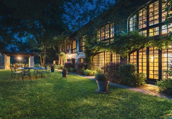 Spend an unforgettable stay in elegantly furnished rooms, immersed in the warm taste of the countryside - Il Roseto