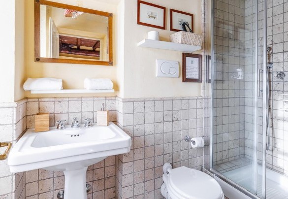 Bagno n.2 con doccia, ensuite alla camera matrimoniale n.2 - Il Roseto