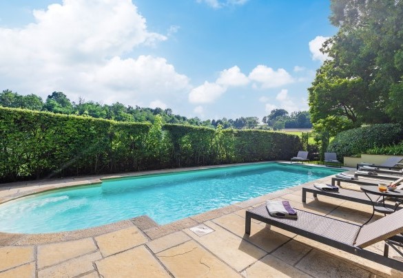 The size of the pool is 10.5 x 4 m with a maximum depth of 1.40 m and the purification is chlorine - Il Roseto