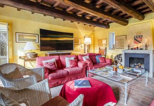 In salotto convivono tradizione e modernità in un mix elegante e accogliente - Il Roseto
