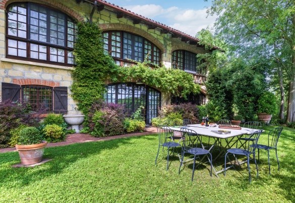 The Roseto is an ancient country house of the eighteenth century belonging to a noble family in Piedmont - Il Roseto
