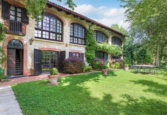 The villa is on two levels, the living area on the ground floor and the sleeping area on the upper floor - Il Roseto
