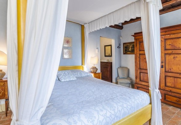 Camera matrimoniale n.1 al piano superiore con bagno ensuite e letto a baldacchino - Il Roseto 