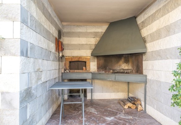 Il forno a legna e il barbecue - Il Vignale