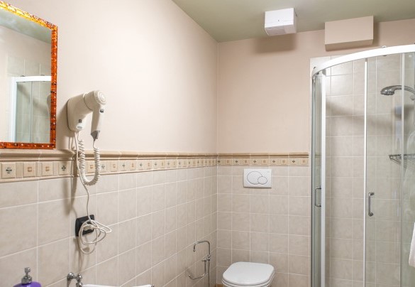 Il bagno con doccia al piano terra - Il Vignale