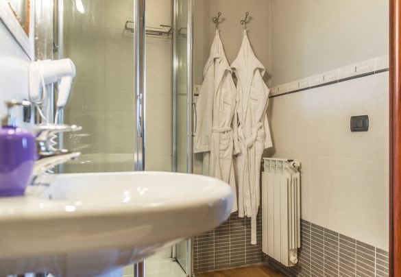 Il bagno con doccia al piano terra - Il Vignale