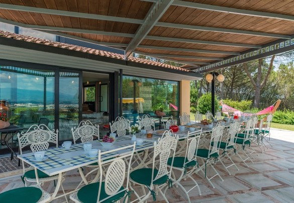 The large veranda on the front of the villa - Il Vignale