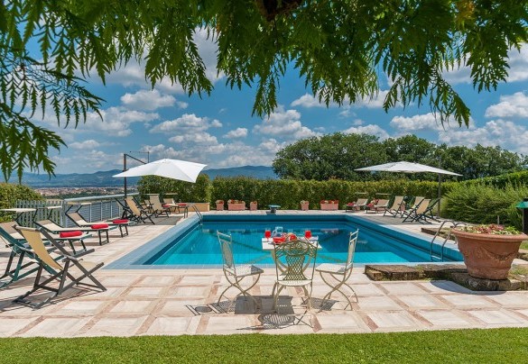 The breathtaking panorama enjoyed from the pool - Il Vignale