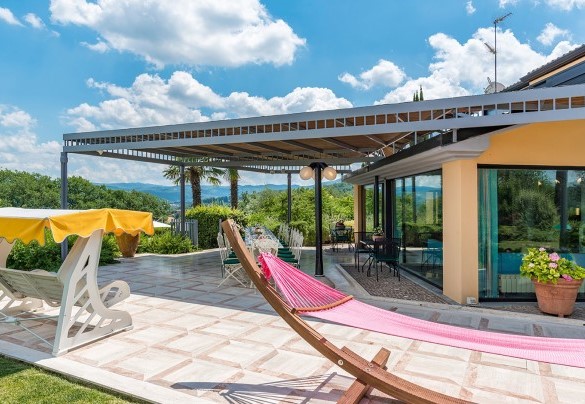 Various seating areas make up the front of the villa - Il Vignale