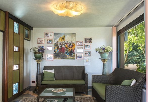 The carefully furnished sitting area - Il Vignale