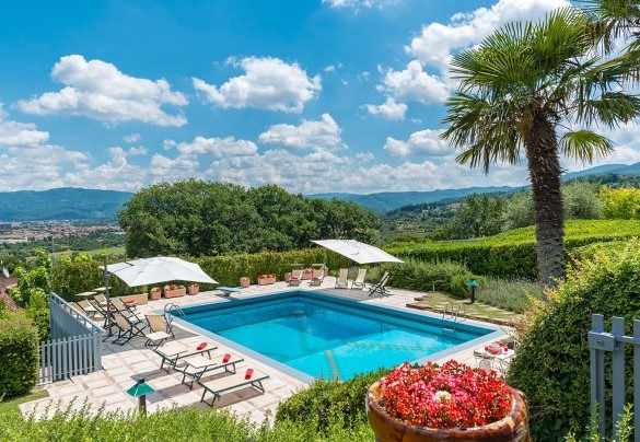 The villa is immersed in nature - Il Vignale