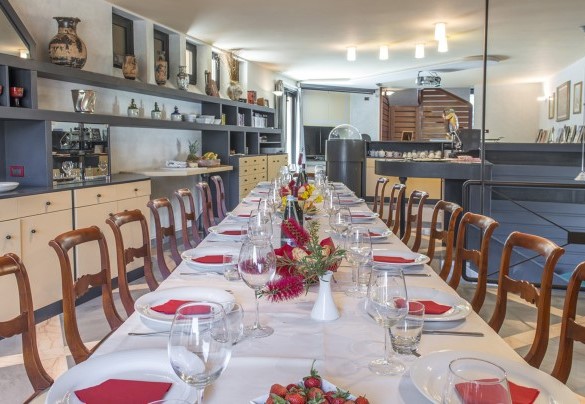 The spacious dining room - Il Vignale