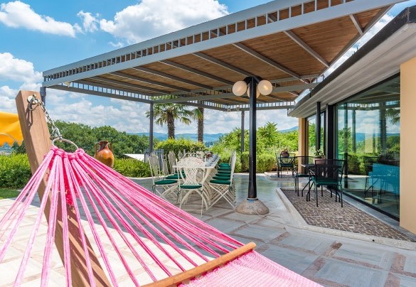 The large veranda on the front of the villa - Il Vignale