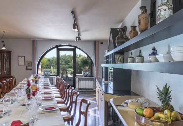 The spacious dining room - Il Vignale