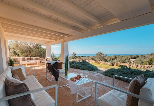 Zona living esterna vista mare – Kyvos