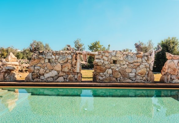 La piscina misura 6 x 15 m - Kyvos