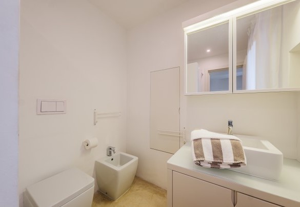 Bagno en suite con doccia n. 4 al piano interrato – Kyvos