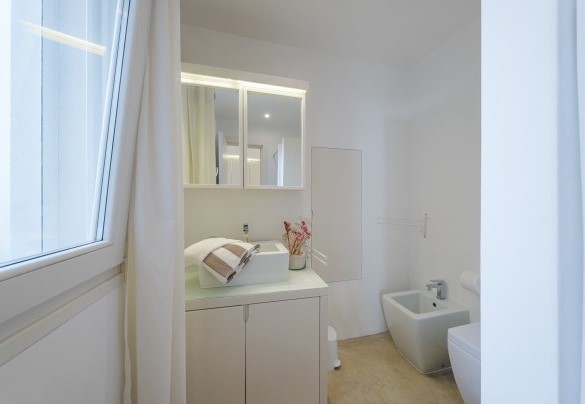 Bagno en suite con doccia n. 3 al piano interrato – Kyvos