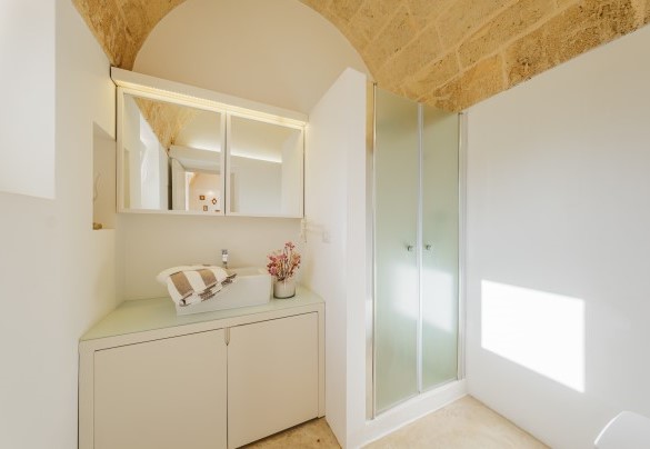 Bagno en suite con doccia n. 2 al piano terra – Kyvos