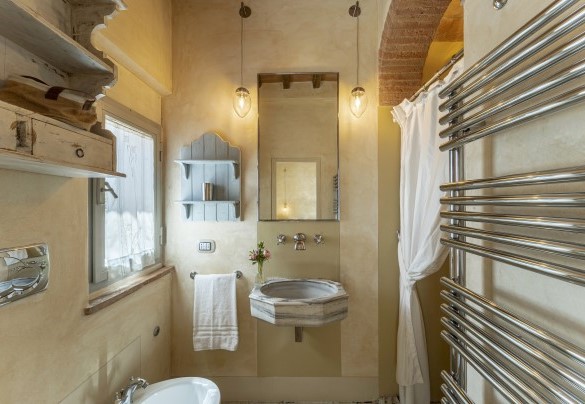 Bagno n.2 en suite con doccia nella camera matrimoniale n.3 - L'Oliveta