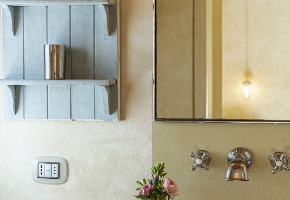 Bagno n.2 en suite con doccia nella camera matrimoniale n.3 - L'Oliveta