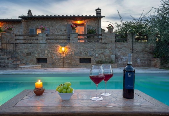 La piscina al tramonto - L'Oliveta