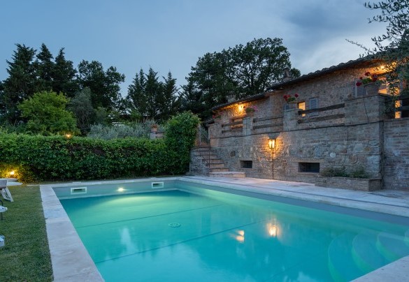 La piscina al tramonto - L'Oliveta