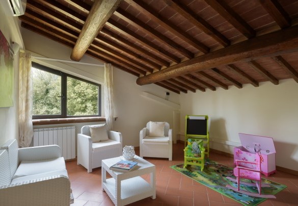 A relax room and a playground room for children – L’Ovile