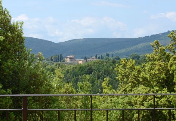 L’Ovile è immerso nel polmone verde della Montagnola senese – L’Ovile