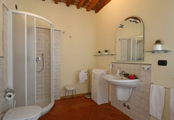 Bagno con doccia al piano terra – L’Ovile