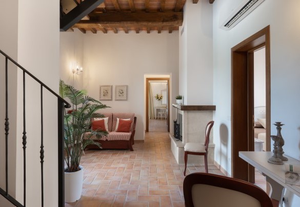 Hallway on the ground floor onto which all 5 bedrooms open - La Buganvilla