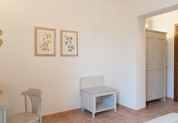 Double bedroom n.6 with en-suite bathroom and exit to the garden on the gate side - La Buganvilla
