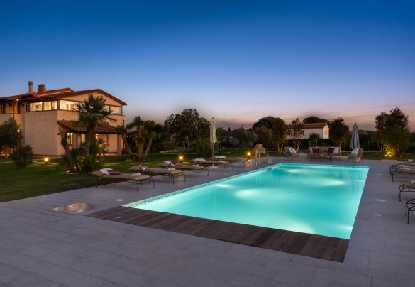 The pool lighted inside and on the lawn around it - La Buganvilla