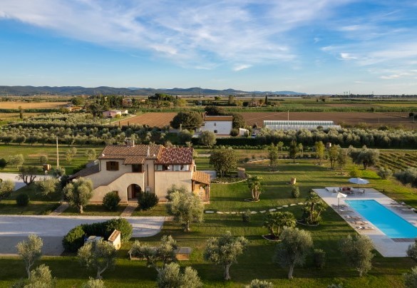 The property at the foot of the Costa degli Etruschi hills - La Buganvilla
