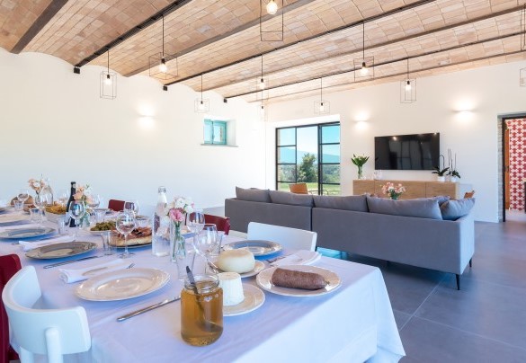 The modern living room and dining room on the ground floor - La Buona Maniera