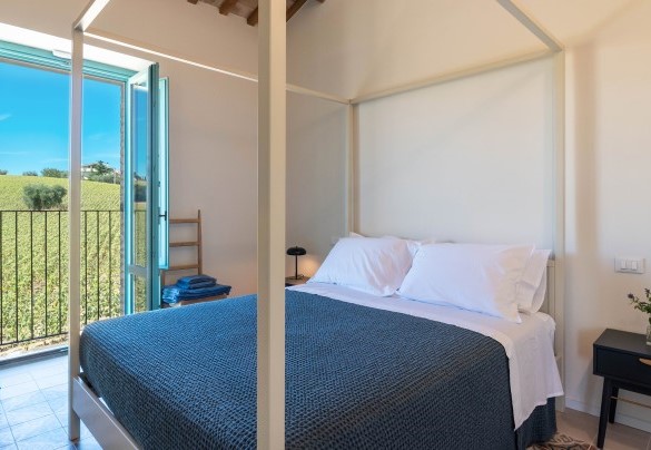 The master bedroom with an en-suite bathroom and a canopy bed - La Buona Maniera
