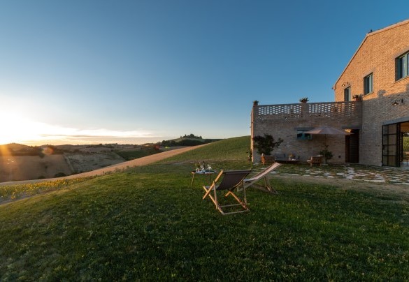 The magnificent hillside panorama at sunset - La Buona Maniera